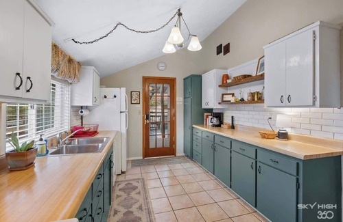Garfield Cabin | Pet-friendly Lakeview Cabin on Beaver w/Firepit