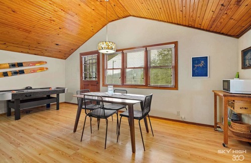 Garfield Cabin | Pet-friendly Lakeview Cabin on Beaver w/Firepit