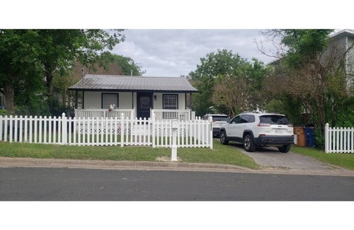 St. Johns House | Pet Friendly Little White House