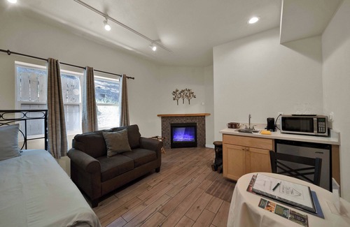 O'Brien Bed & Breakfast | Pet friendly luxury suite surrounded by nature!