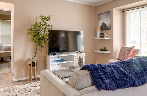 Mayfield Heights Cottage | Pet-Friendly Mayfield Heights Vacation Rental!