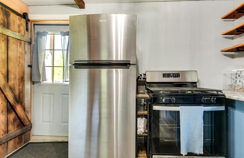 Ontonagon House | Pet-Friendly Michigan Getaway with Porch and Kayaks!