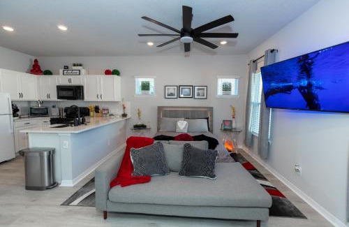 Colonialtown South House | Pet Friendly Modern Zen Studio Retreat with Hot Tub! home
