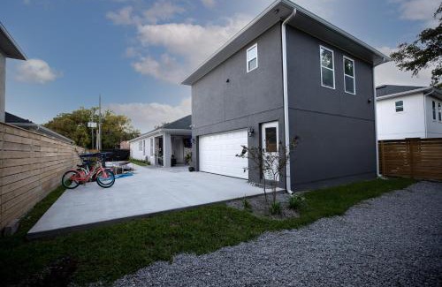 Colonialtown South House | Pet Friendly Modern Zen Studio Retreat with Hot Tub! home