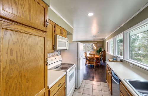 Stevensville Cottage | Pet-friendly Montana Abode w/Balcony & Fireplace!