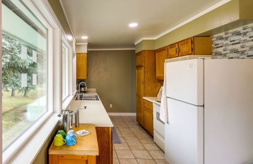 Stevensville Cottage | Pet-friendly Montana Abode w/Balcony & Fireplace!