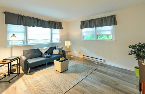 Hampton Bays House | Pet-Friendly New York Escape w/ Deck, Near Beaches