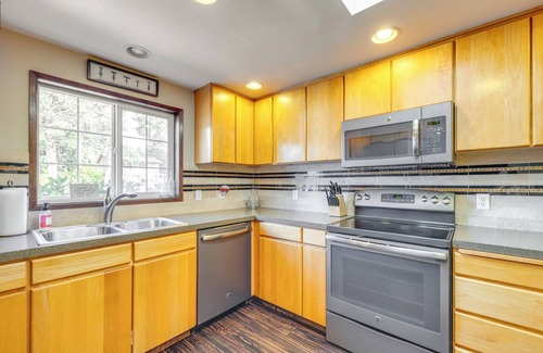 Ocean Park House | Pet-Friendly Ocean Park Rental w/Outdoor Fire Pit