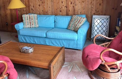 Ocean Isle Estates House | Pet Friendly Oceanfront Beach Box in Avon!