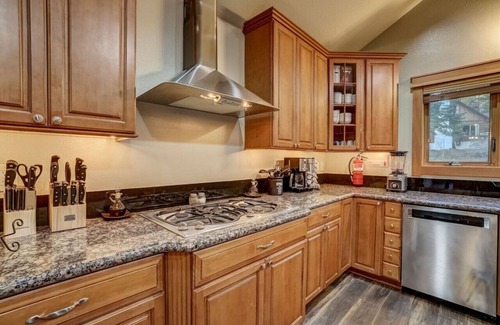 Montgomery Estates House | Pet Friendly + Pool Table + Shuffle Board + Arcade Game