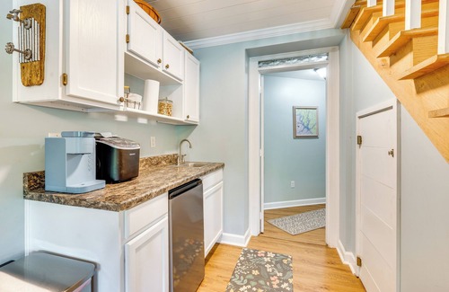 Southmont House | Pet-Friendly Paradise w/Private Dock in Lexington