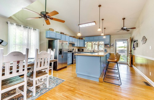 Southmont House | Pet-Friendly Paradise w/Private Dock in Lexington