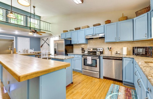Southmont House | Pet-Friendly Paradise w/Private Dock in Lexington