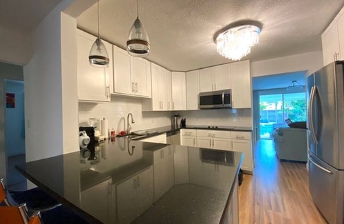 North Central Hollywood House | Pet friendly Pool Home in Hollywood Close to Beaches Airport Stadium Sleeps 8