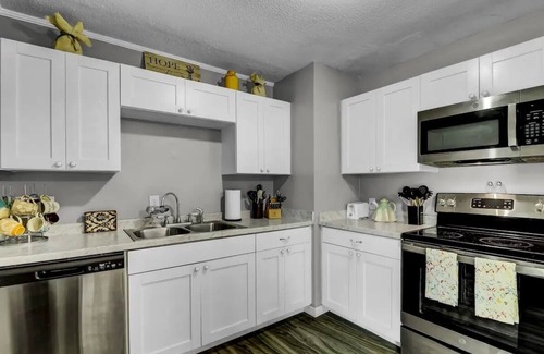 Goose Creek House | Pet friendly + Private yard: Close to Charleston