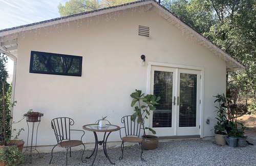Altadena Cottage | Pet Friendly Private Cozy Casita on 2 acre Property