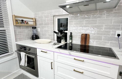 Washington Ave./ Memorial Park House | PET FRIENDLY! Private Quiet Home! Spring 2025 Special!
