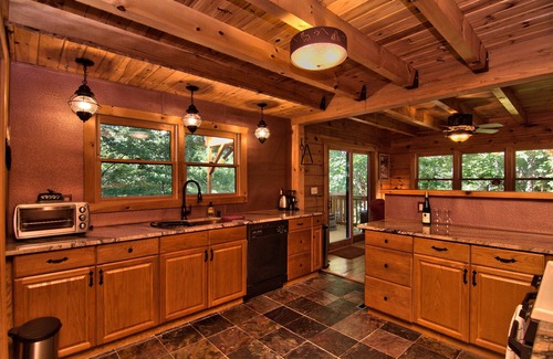 Swiftwater Cabin | Pet Friendly Private Log Cabin - Great Wolf, Kalahari, Camelback, Pocono Raceway