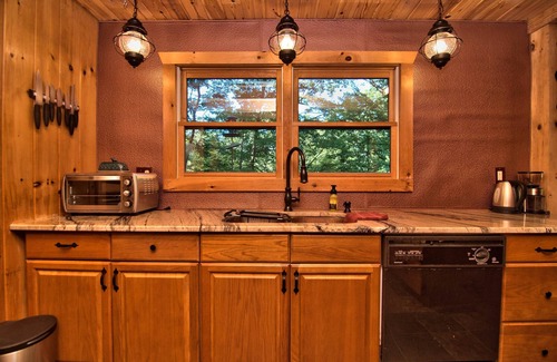 Swiftwater Cabin | Pet Friendly Private Log Cabin - Great Wolf, Kalahari, Camelback, Pocono Raceway
