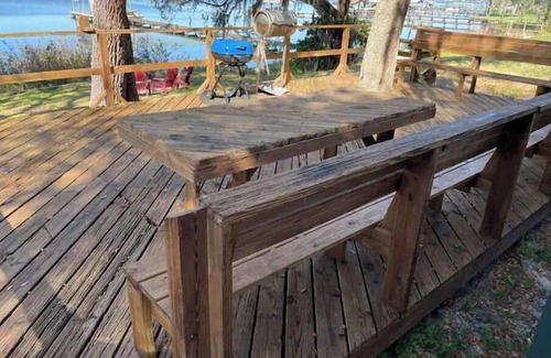 Florahome Cottage | Pet Friendly "Reel Chill" Lakehouse