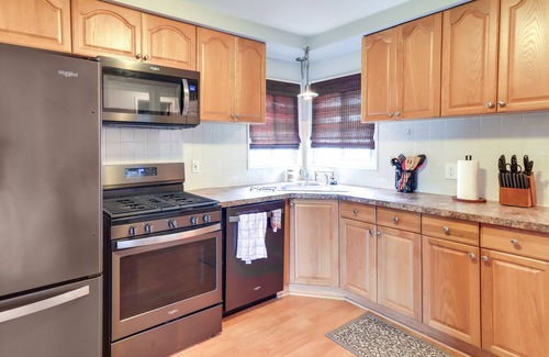Roseville House | Pet-Friendly Roseville Home ~ 17 Mi to Detroit!