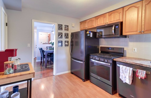 Roseville House | Pet-Friendly Roseville Home ~ 17 Mi to Detroit!