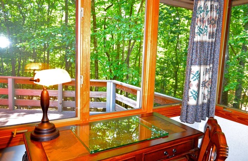Lynn Cottage | PET FRIENDLY, SECLUDED & most PRIVATE. A GEM, near all area attractions & TIEC