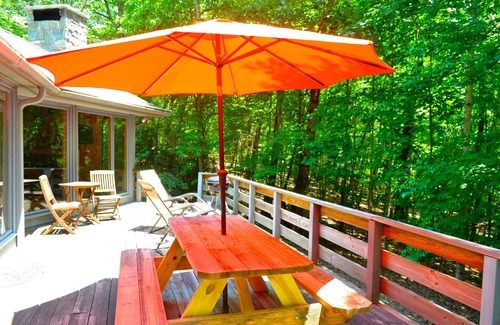 Lynn Cottage | PET FRIENDLY, SECLUDED & most PRIVATE. A GEM, near all area attractions & TIEC