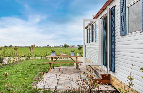 Woubrugge House | Pet friendly (sta)caravan in Woubrugge