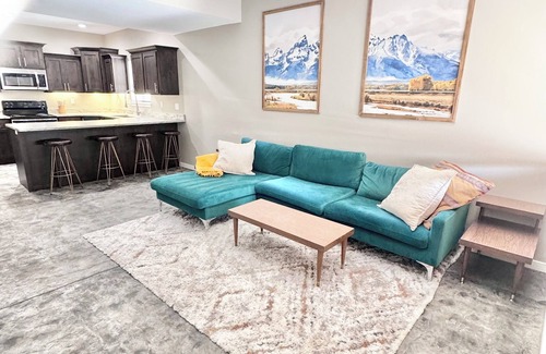 Pocatello House | Pet-Friendly Stay. Convenient location near ISU & Hospital. Mountain View’s.