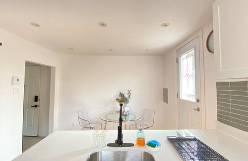 Grimsby Apartment | PET friendly - Sunny 1 Bedroom Apartment ,