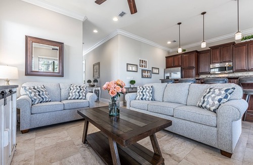 Villa Lago House | Pet Friendly ~ Two Golf Carts ~ Golf Course View ~ Back Patio