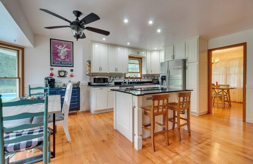 Union House | Pet-Friendly Union Vacation Rental with Pool!