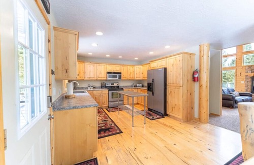 Duck Creek Village Cabin | Pet Friendly Rustic Charm Close to National Parks