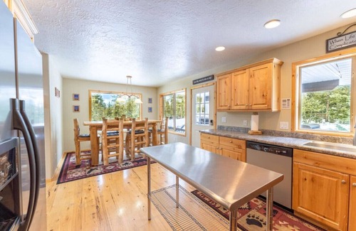 Duck Creek Village Cabin | Pet Friendly Rustic Charm Close to National Parks