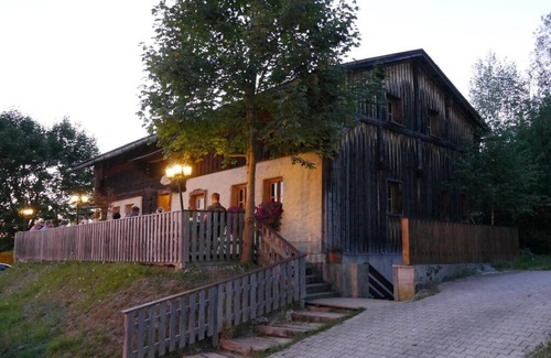 Lam Apartment | Pet-friendly vacation apartment in the Waldlerhaus offers rustic coziness