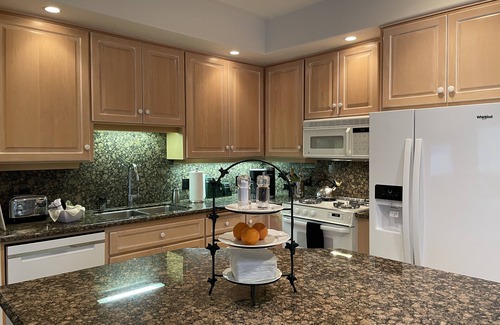 Broken Top House | Pet Friendly Villa Unit with Two-Primary Bedroom Suites on Bend's Westside