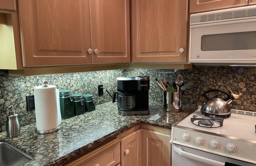 Broken Top House | Pet Friendly Villa Unit with Two-Primary Bedroom Suites on Bend's Westside