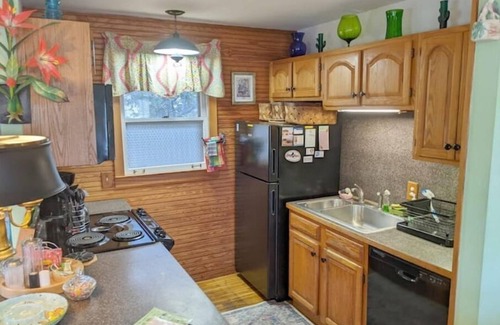 Colington House | Pet Friendly~Walk to the Beach or Sound~Bikes~Vintage and Original