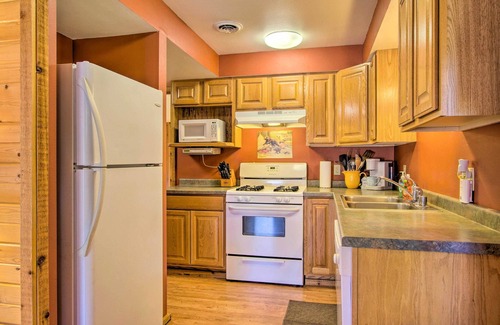 Warrens Cabin | Pet-Friendly Warrens Cabin w/Fire Pit!
