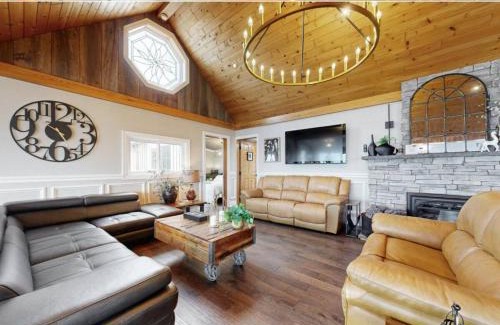 Bowmanville House | pet friendly waterfront Cottage-Bowmanville