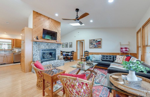 Waynesville House | Pet-Friendly Waynesville Retreat w/Hot Tub!