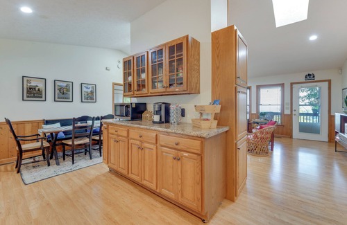 Waynesville House | Pet-Friendly Waynesville Retreat w/Hot Tub!