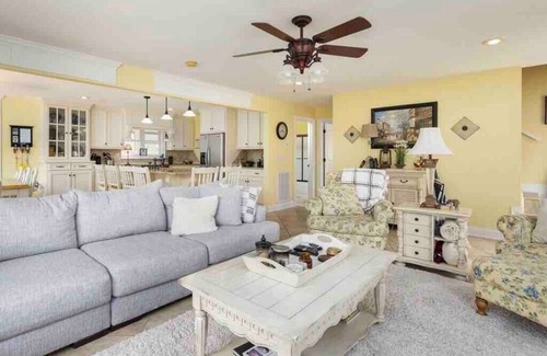 Florence House | Pet Friendly, Wilson Lake, Dock, Boat Launch, 2 Slips, 4 bed 4 bath, lake view