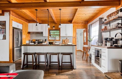 Moonridge House | Pet Friendly With A Hot Tub In Big Bear Lake
