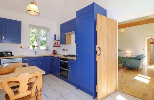 Kneesall Cottage | PETAL COTTAGE, with a garden in Tuxford