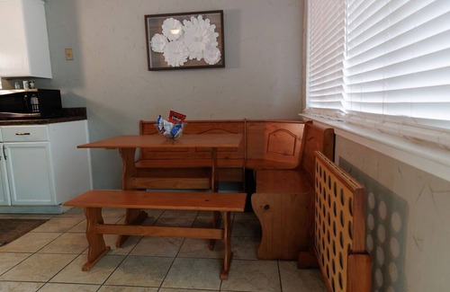 Carrell Oaks House | Petes place, nice comfortable relaxing with pool for your gateway to Austin