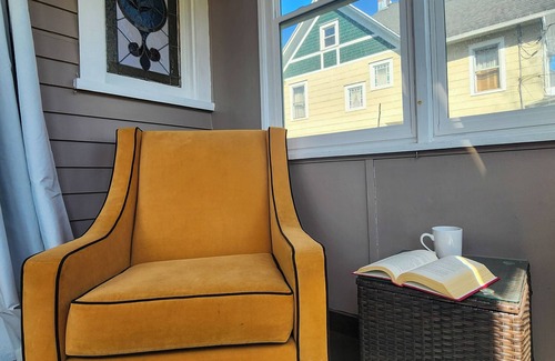 Norwich Apartment | Petfriendly 2-bedroom apartment with AC only on bedroom & WiFi in Norwich