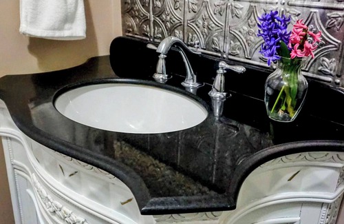 Norwich Apartment | Petfriendly 2-bedroom apartment with AC only on bedroom & WiFi in Norwich