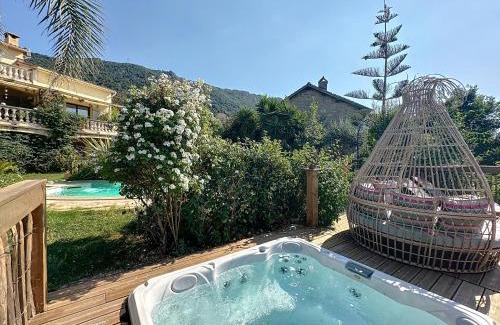 Calcatoggio Apartment | Petit coin de paradis, vue panoramique mer &montagne, piscine privée.